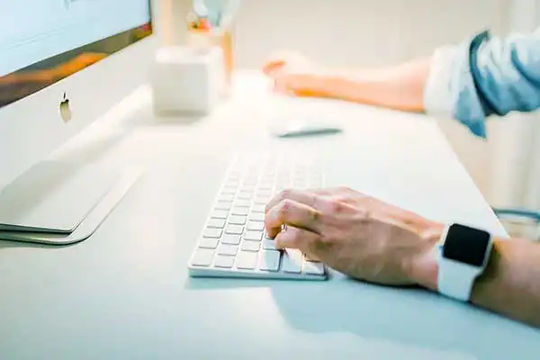 Professional website content writer working in the AI era