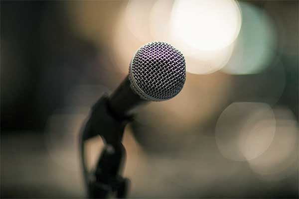 Capture and hold attention with copywriting